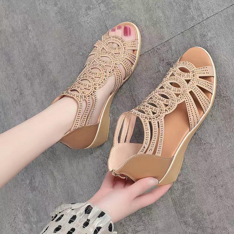 💥🥿【35-40】 sandale cu înălțime mijlocie, respirabile, talpă moale, piele moale, la modă flexibilă
