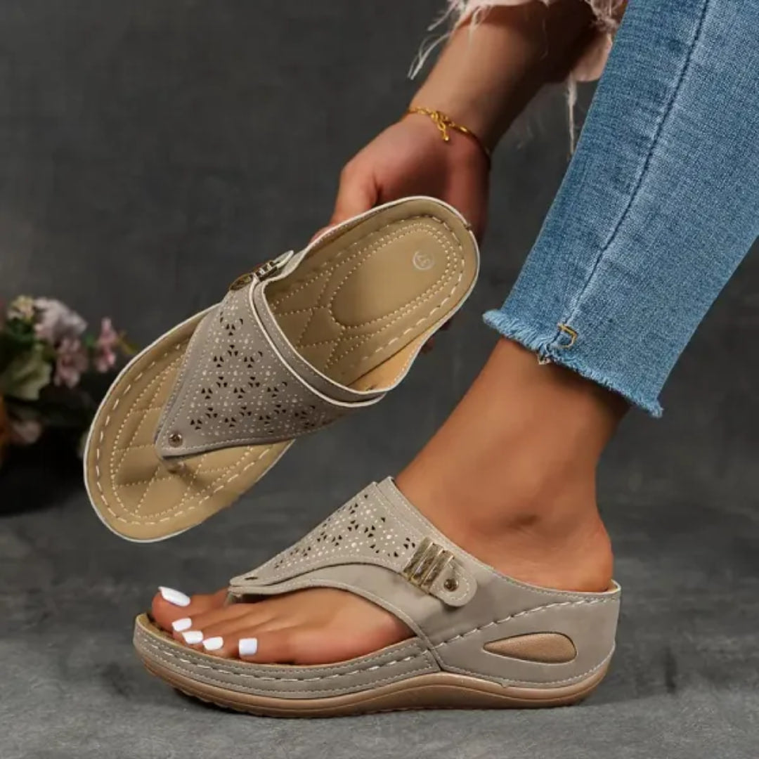 😍👡【35–43】Ženske ljetne udobne neklizajuće papuče 2026. Elegantno i udobno pristaju stopalu.