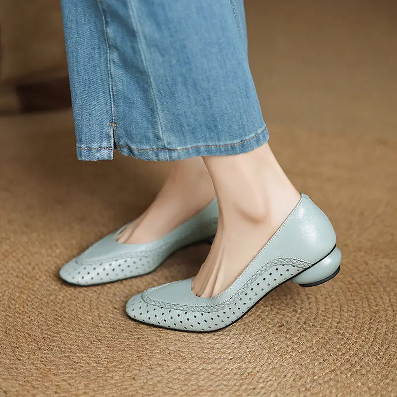 👡 cipele s debelim potpeticama i mekim potplatima, francuskog stila, s prozračnim izrezima