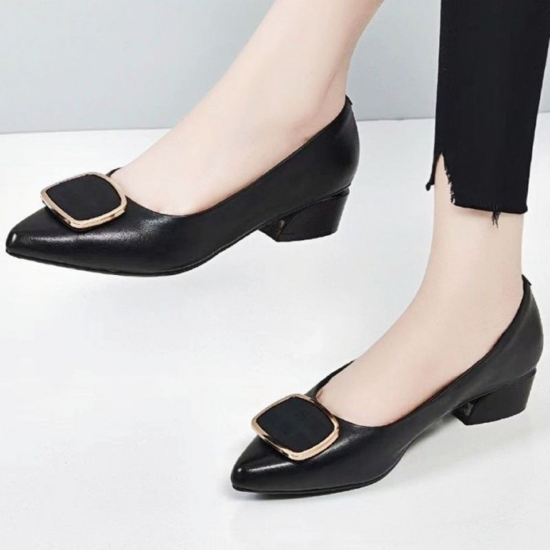 👠🔥【35-41】2025 noua moda doamnelor pointy toe pătrat cataramă gura mică talpă moale pantofi din piele toc înalt.