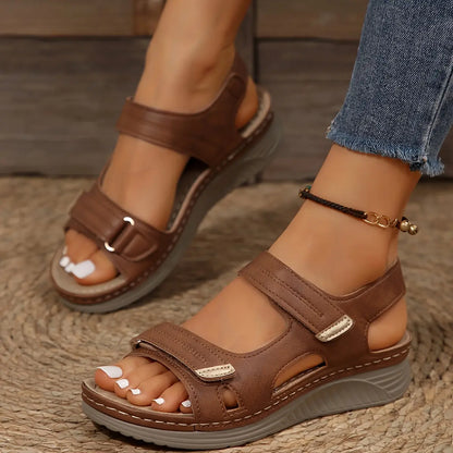 👡【36-43】Wygodne i eleganckie damskie sandały na koturnie z odkrytymi palcami - pasek na rzep