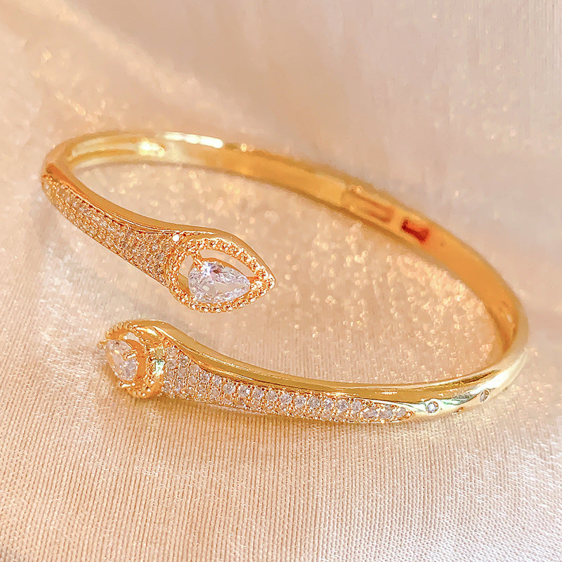 Kúp 1, získaj 1 zadarmoRetro šperky z pravého 18K zlatá s vloženým zeleným achátom