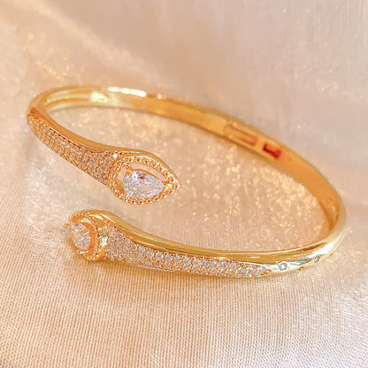 Kúp 1, získaj 1 zadarmoRetro šperky z pravého 18K zlatá s vloženým zeleným achátom